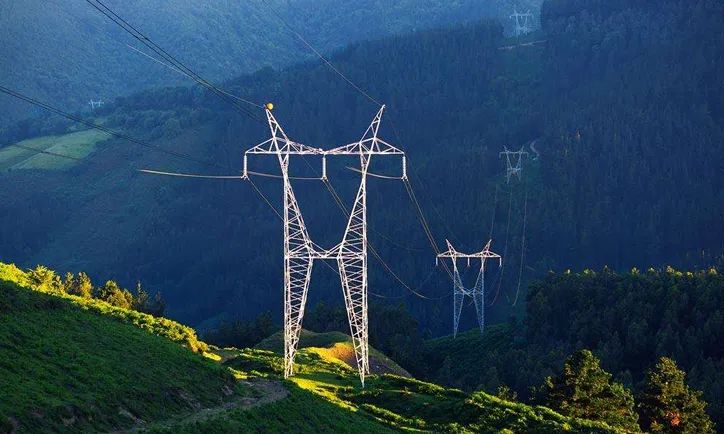 配電室為什么要用專業(yè)化的智能電力監(jiān)控系統(tǒng)？